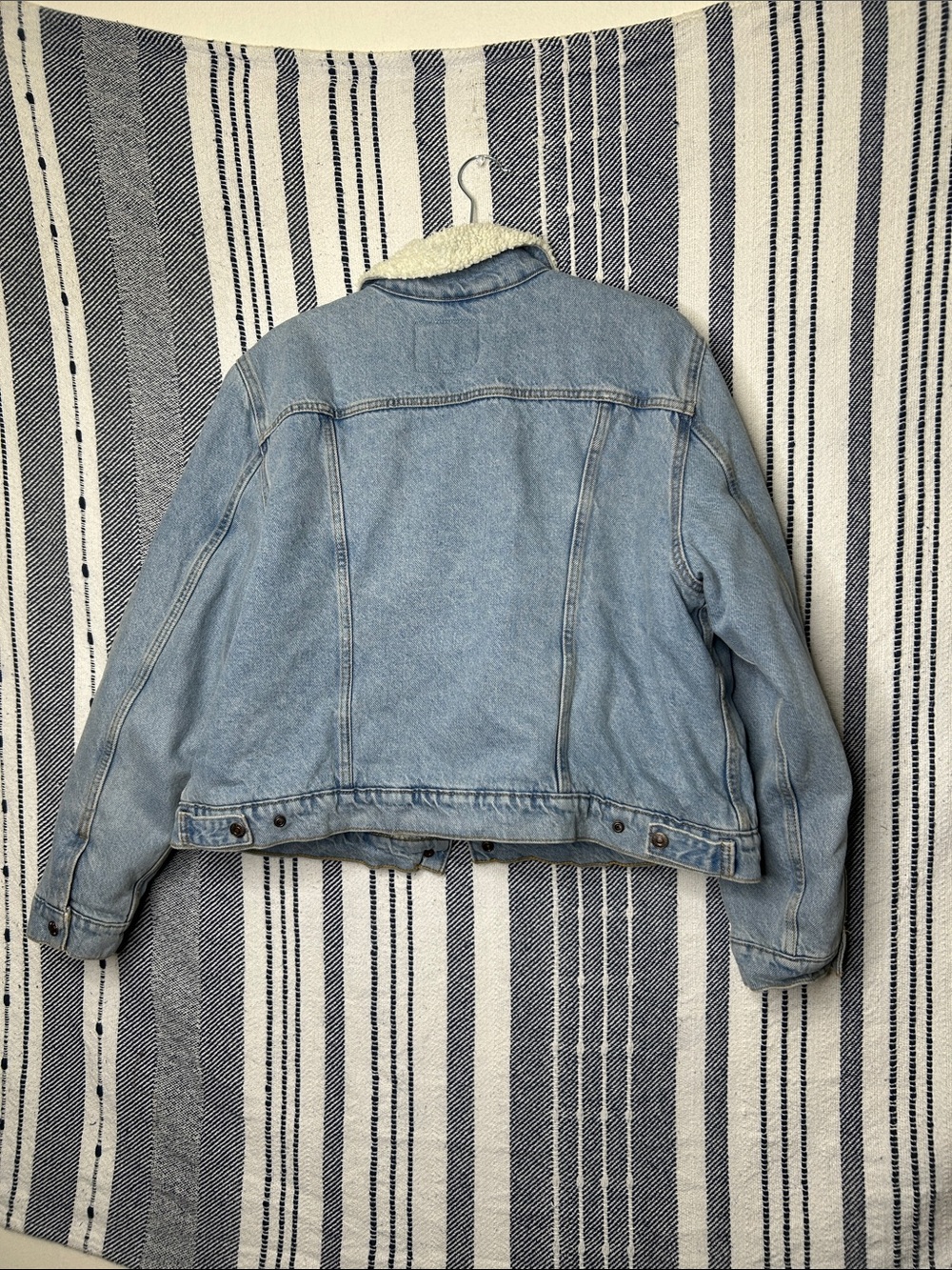 Levi’s Sherpa Denim Trucker Jacket - Picture 4 of 4